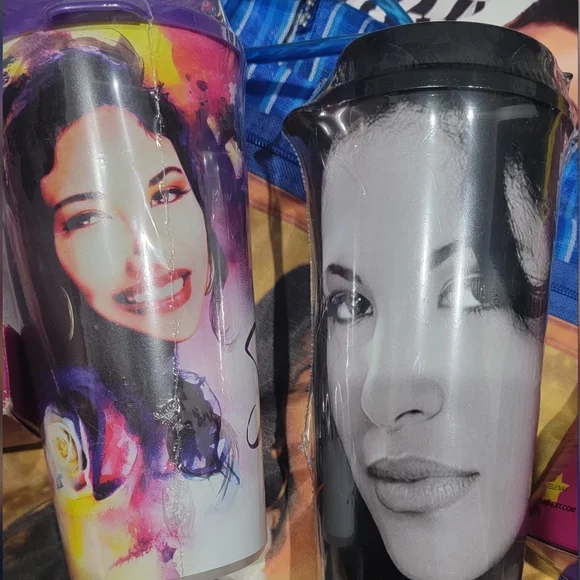 Selena Quintanilla Memorabilia Collection - Picture 3 of 4